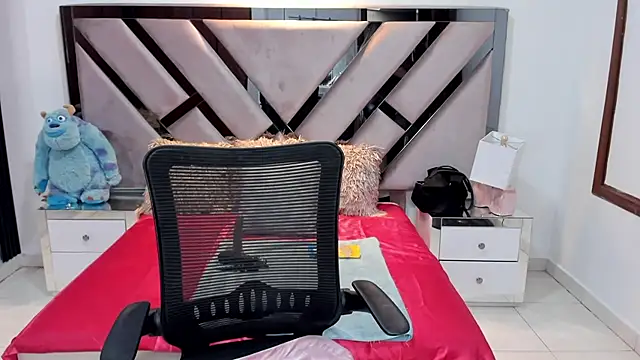 natalia5560 online show from September 16, 2025, 12:50 pm