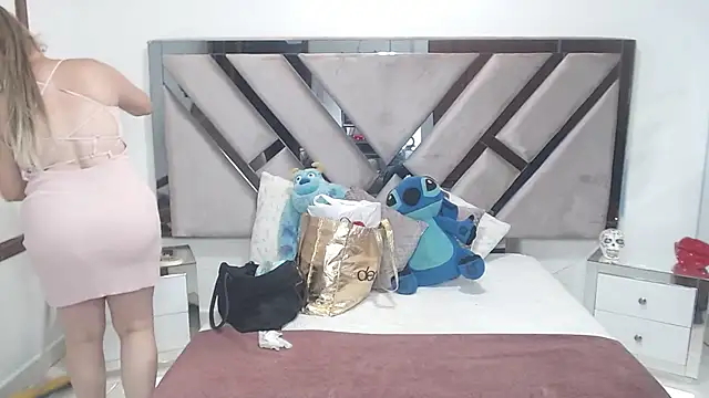 natalia5560 online show from March 11, 2025, 9:04 pm