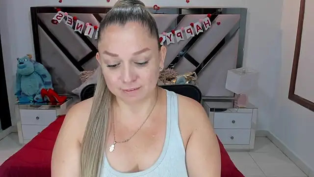 natalia5560 online show from October 2, 2025, 12:41 pm