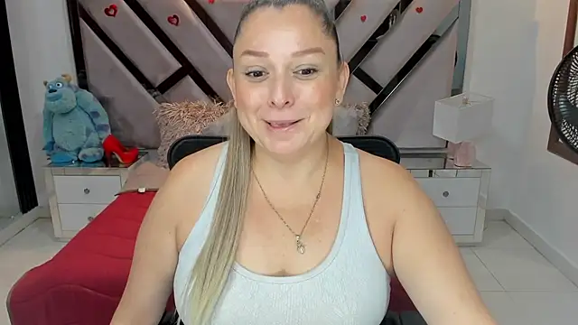 natalia5560 online show from October 9, 2025, 1:00 pm