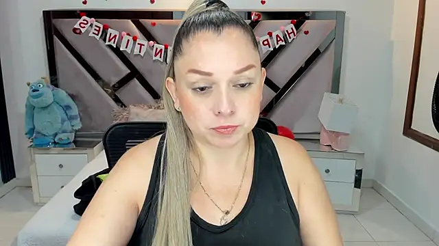 natalia5560 online show from September 22, 2025, 12:44 pm