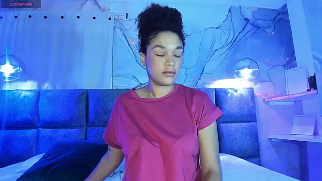 loladupont online show from March 18, 2025, 11:33 am