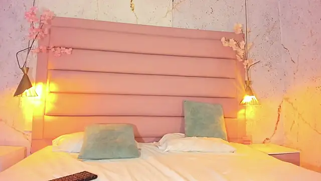 loladupont online show from October 19, 2025, 3:09 am