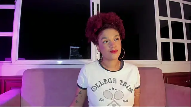 loladupont online show from September 12, 2025, 3:06 am