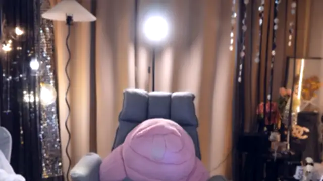 zhdhdbdkx online show from September 22, 2025, 4:13 pm