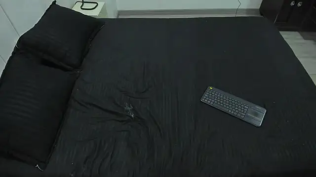 AbrilSonne online show from February 10, 2025, 7:38 pm