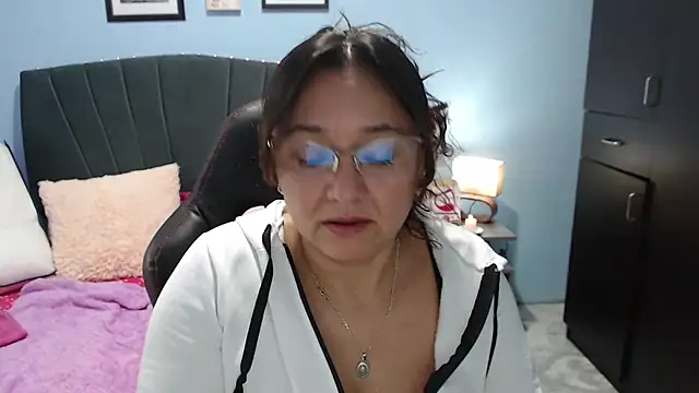 AngelRouss online show from March 10, 2025, 1:10 pm