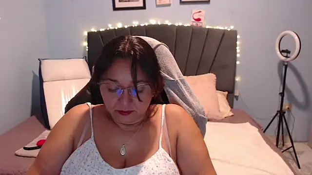 AngelRouss online show from February 28, 2025, 3:04 pm