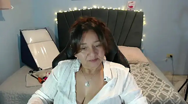 AngelRouss online show from February 5, 2025, 5:09 pm