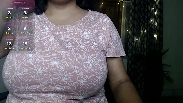 hot menka online show from October 13, 2025, 1:12 pm