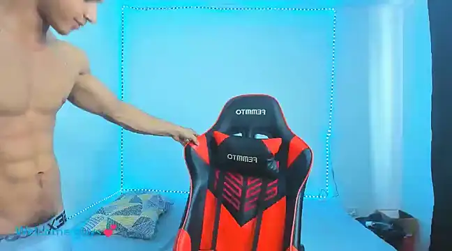 oliver thompsson7 online show from February 5, 2025, 8:57 pm