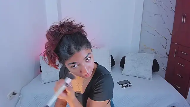 martina roldam online show from April 7, 2026, 12:56 am