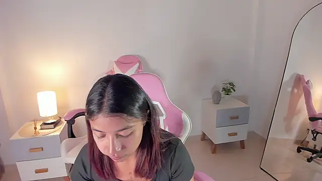 martina roldam online show from September 30, 2025, 1:22 am