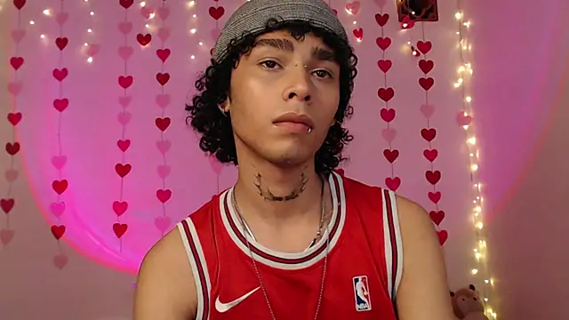 seven7xis online show from February 10, 2025, 4:52 am