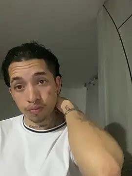 iamcloe 11 online show from October 15, 2025, 2:54 am