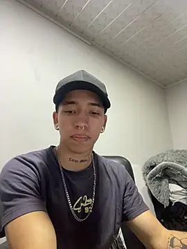 iamcloe 11 online show from December 21, 2024, 8:43 pm