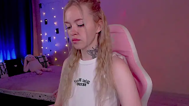 Snapshot of Naughty_Mable chatting on July 5, 2026, 11:44 pm Naughty Mable online show from July 5, 2026, 11:44 pm