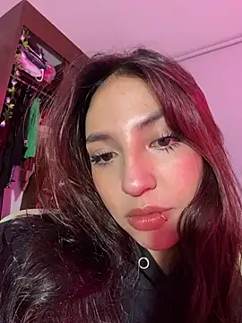 Snapshot of lauuraww chatting on March 18, 2025, 4:18 am lauuraww online show from March 18, 2025, 4:18 am