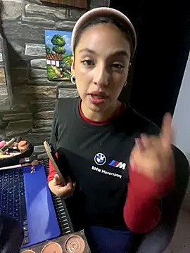 Snapshot of lauuraww chatting on September 18, 2025, 4:59 am lauuraww online show from September 18, 2025, 4:59 am