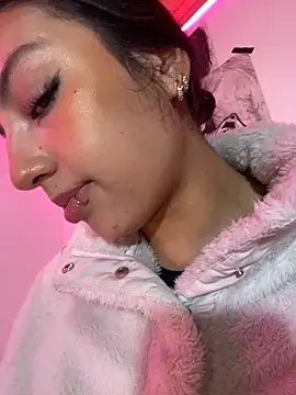 Snapshot of lauuraww chatting on September 26, 2025, 7:59 am lauuraww online show from September 26, 2025, 7:59 am