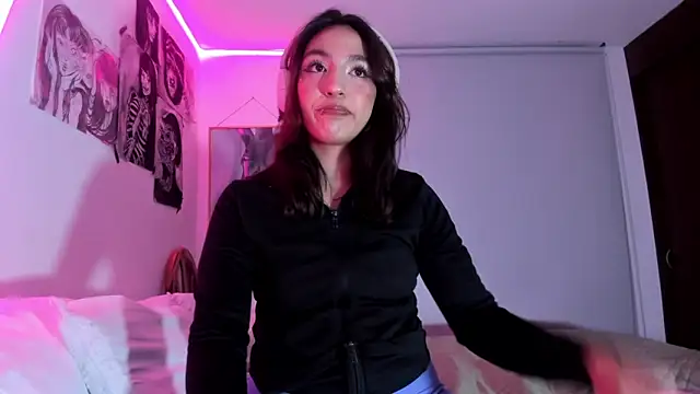 Snapshot of lauuraww chatting on March 10, 2025, 3:45 am lauuraww online show from March 10, 2025, 3:45 am