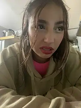 Snapshot of lauuraww chatting on March 5, 2025, 5:50 am lauuraww online show from March 5, 2025, 5:50 am