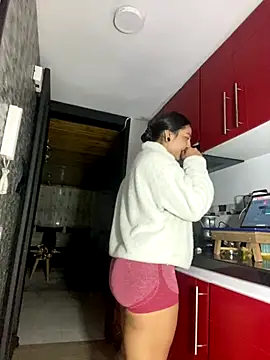 Snapshot of lauuraww chatting on September 14, 2025, 6:25 am lauuraww online show from September 14, 2025, 6:25 am