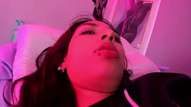 Snapshot of lauuraww chatting on March 9, 2025, 1:37 pm lauuraww online show from March 9, 2025, 1:37 pm