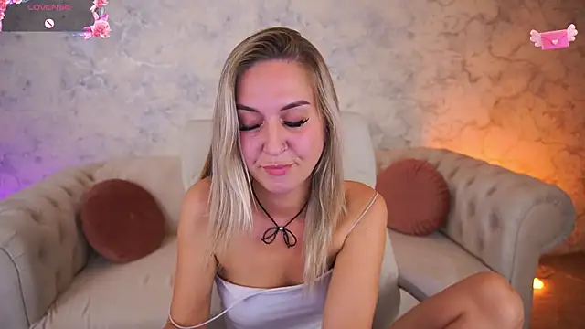 LovelyMollyy online show from September 24, 2025, 6:58 pm