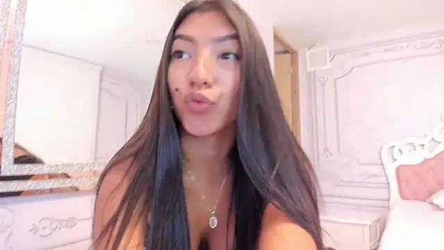 Daphne Fox  online show from March 14, 2025, 3:04 am