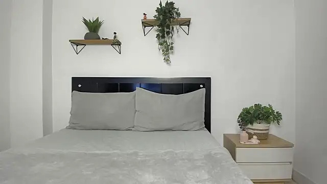 naughty 1girl online show from March 11, 2025, 11:58 pm