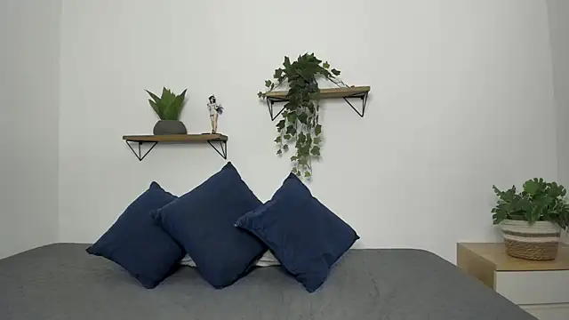 naughty 1girl online show from April 7, 2026, 1:40 am