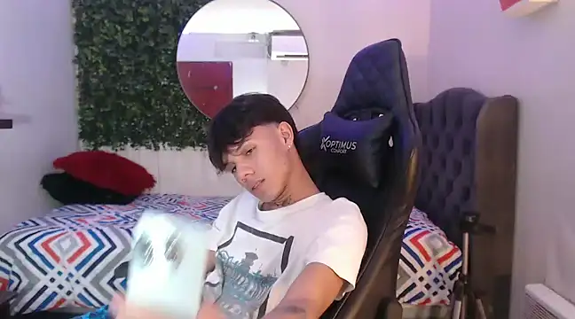 andy dan18 online show from February 17, 2025, 11:33 pm