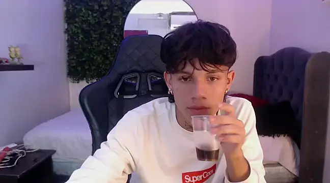 andy dan18 online show from February 24, 2025, 8:47 pm