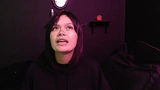 Snapshot of rousstattoo chatting on December 19, 2025, 3:21 am rousstattoo online show from December 19, 2025, 3:21 am