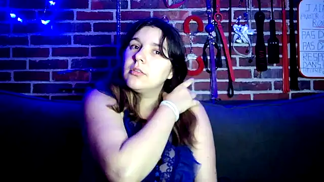 Heleneecesmecs2 online show from November 17, 2025, 3:21 am