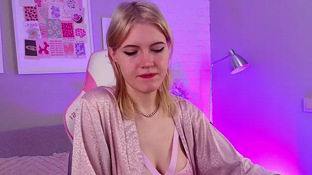 NellieLoyns online show from March 10, 2025, 5:07 pm