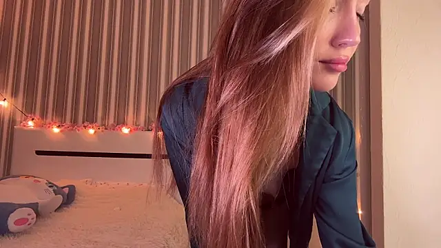 Awwwrora online show from November 17, 2025, 4:00 pm