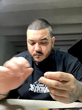 El Titan1998 online show from September 11, 2025, 10:43 pm