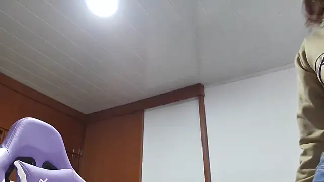 Snapshot of BlueStoneX chatting on October 15, 2025, 6:54 am BlueStoneX online show from October 15, 2025, 6:54 am