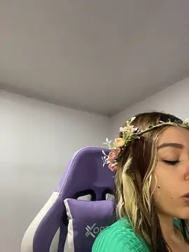 Snapshot of BlueStoneX chatting on November 23, 2025, 6:45 am BlueStoneX online show from November 23, 2025, 6:45 am