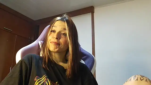 Snapshot of BlueStoneX chatting on October 5, 2025, 6:59 am BlueStoneX online show from October 5, 2025, 6:59 am