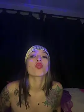 Snapshot of BlueStoneX chatting on March 4, 2025, 8:24 am BlueStoneX online show from March 4, 2025, 8:24 am