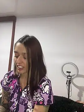 Snapshot of BlueStoneX chatting on November 19, 2025, 6:46 am BlueStoneX online show from November 19, 2025, 6:46 am