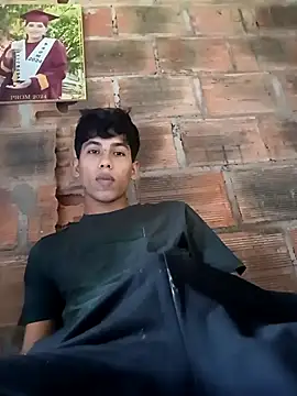 Andres123cv online show from December 4, 2025, 3:44 pm