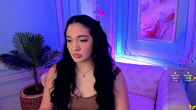 stefany duque1  online show from October 29, 2025, 2:54 am