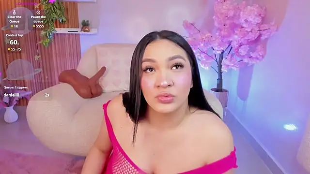 stefany duque1  online show from September 20, 2025, 3:11 am