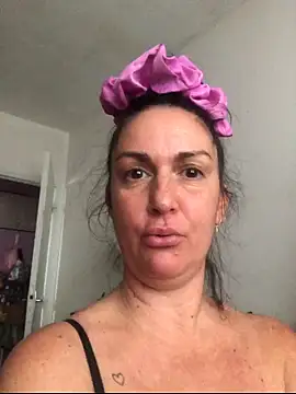 Snapshot of BELLAMORGANE1 chatting on October 25, 2025, 2:07 pm BELLAMORGANE1 online show from October 25, 2025, 2:07 pm