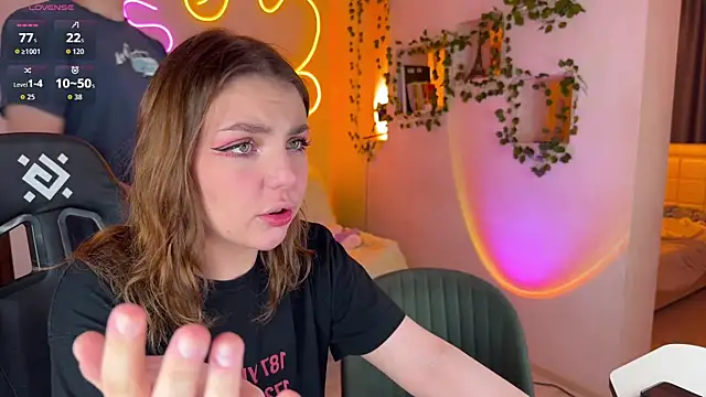 RobertAndLinela online show from October 6, 2025, 8:04 am