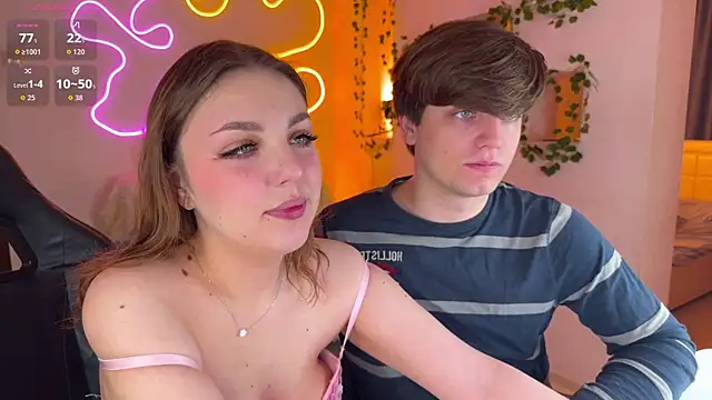 RobertAndLinela online show from October 28, 2025, 12:59 pm